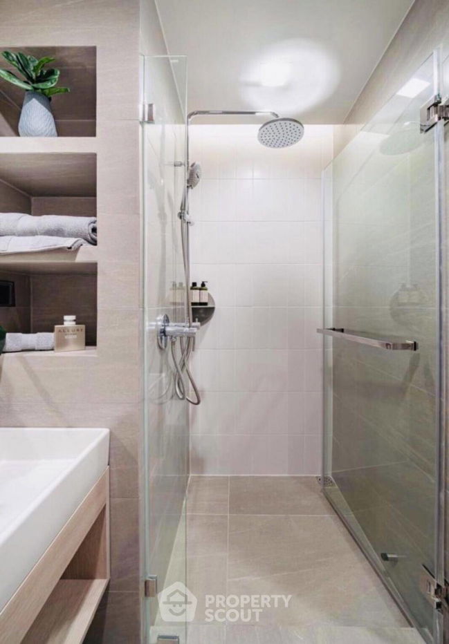 picture Studio Condo at Reference Sathorn-Wongwianyai near BTS Wongwian Yai (ID 1137357) - 13/16