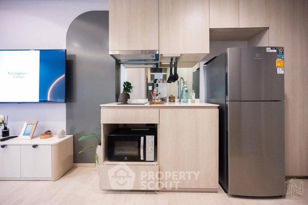 picture Studio Condo at Reference Sathorn-Wongwianyai near BTS Wongwian Yai (ID 1137357) - 8/16