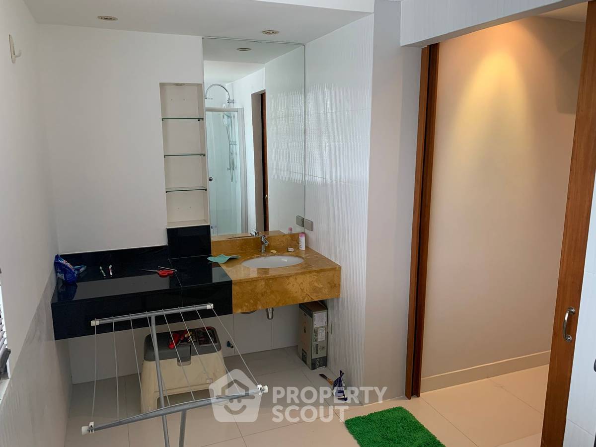 picture 1-BR Condo at Sathorn Suite near BTS Saint Louis (ID 1139826) - 7/8