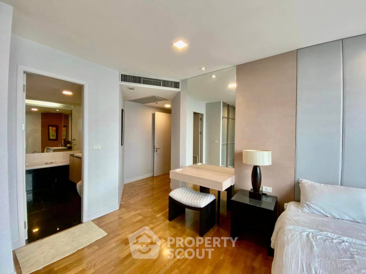 รูป คอนโด 2-ห้องนอน ที่ เออร์บานา สาทร คอนโดมิเนียม ใกล้ BTS ศาลาแดง (ID 1309677) - รูปที่ 8/33
