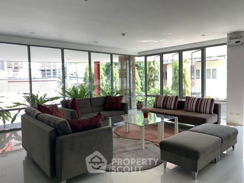 1-BR Condo at CLICK CONNDO Modern Sukhumvit 65 near BTS Ekkamai (ID 882535)