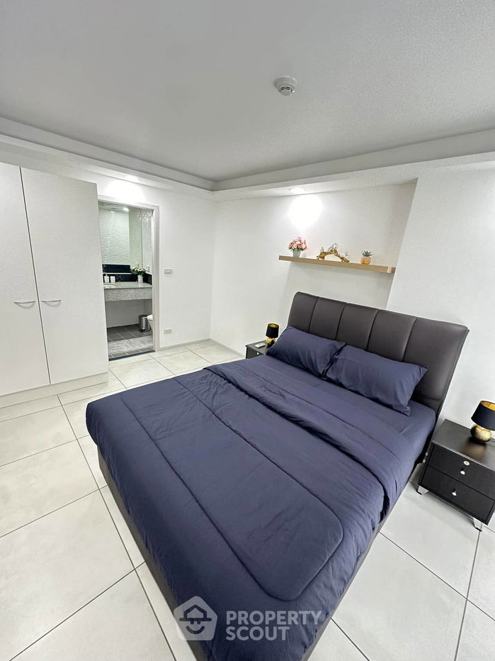 picture 1-BR Condo at Siam Oriental Tropical Garden close to Phratamnak (ID 2165080) - 3/5