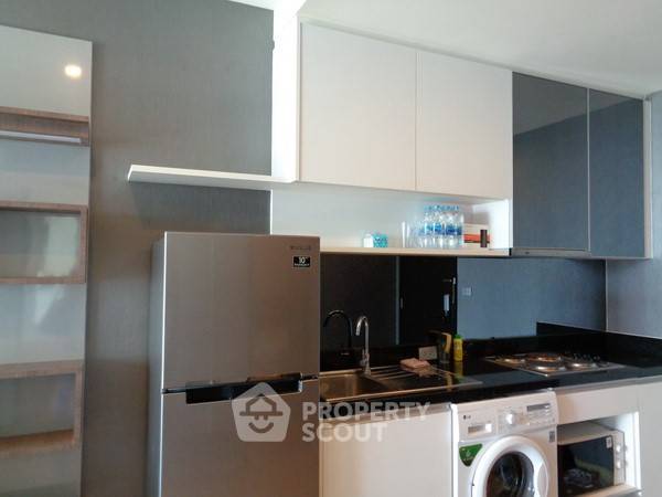 picture 2-BR Condo at Sky Walk Residences near BTS Phra Khanong (ID 513419) - 4/9