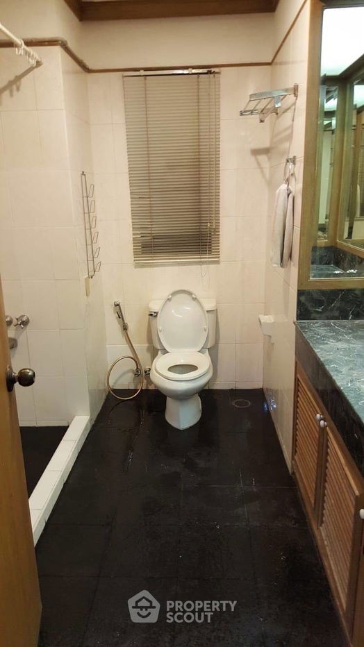 picture 1-BR Condo at Ban Chao Phraya Condo near MRT Hua Lamphong (ID 2030641) - 5/8