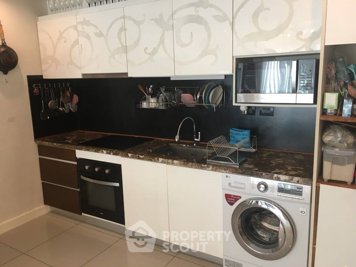 picture 2-BR Condo at Sunset Boulevard Residence close to Phratamnak (ID 2056069) - 3/10