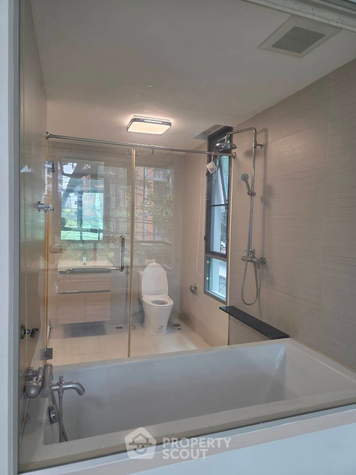 picture 2-BR Condo at Issara @ 42 Sukhumvit Condominium near BTS Ekkamai (ID 2138381) - 18/18