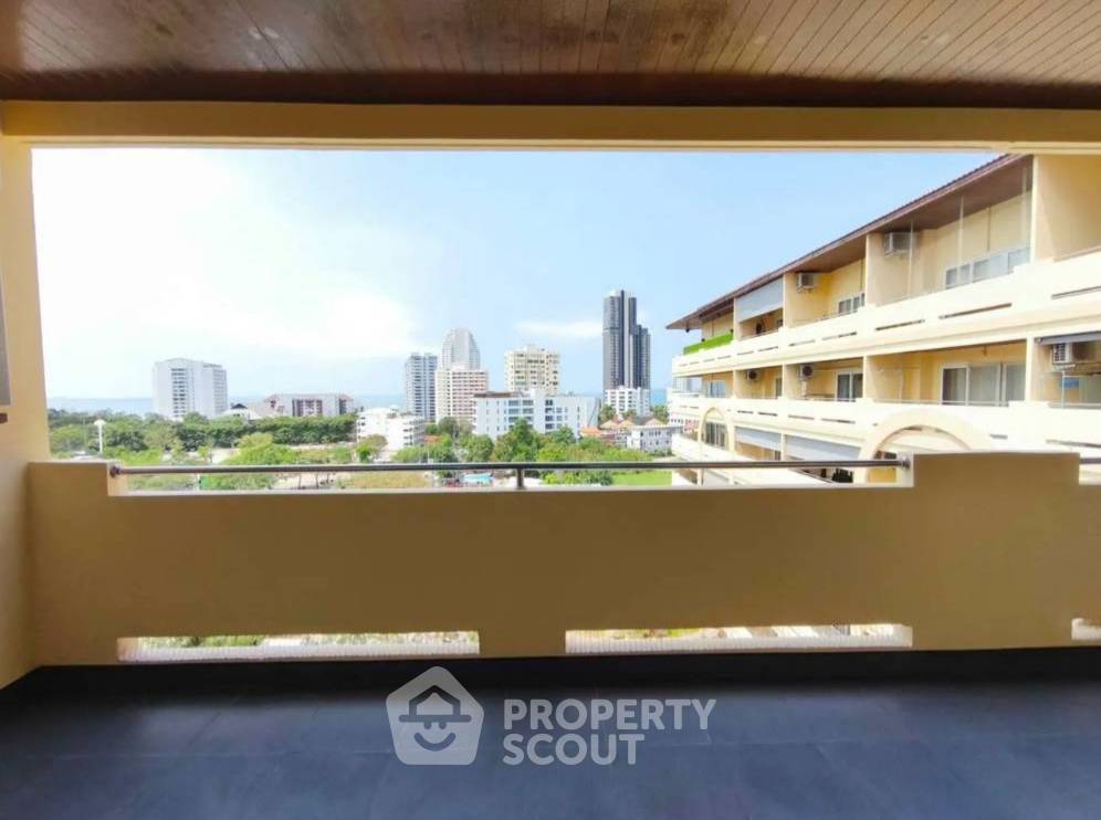picture 3-BR Condo at View Talay Residence 5 Pratumnak close to Phratamnak (ID 2160366) - 4/8