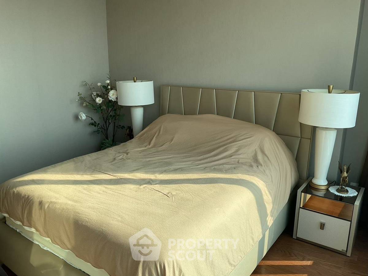 picture 2-BR Condo at Menam Residences in Wat Phraya Krai (ID 1176771) - 8/17