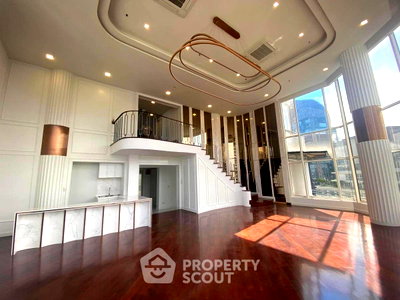 Condos for sale : 6-BR Condo at Moon Tower Condominium near BTS Thong Lor (ID 924294)