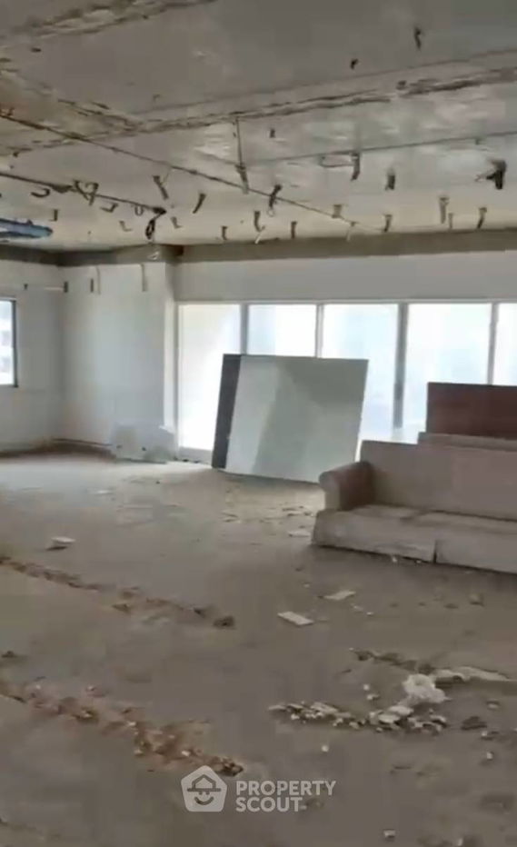 picture 3-BR Condo at Saichol Mansion near BTS Saphan Taksin (ID 2067155) - 2/5