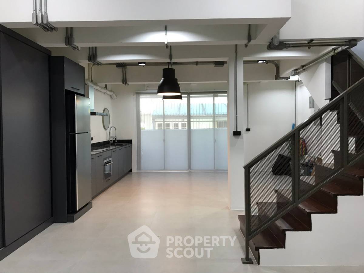 picture 3-BR Condo at Prompak Gardens Condominium near BTS Phrom Phong (ID 513972) - 2/19