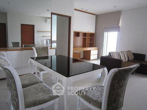 2-BR Condo at Villa Sathorn near BTS Krung Thon Buri (ID 993808)