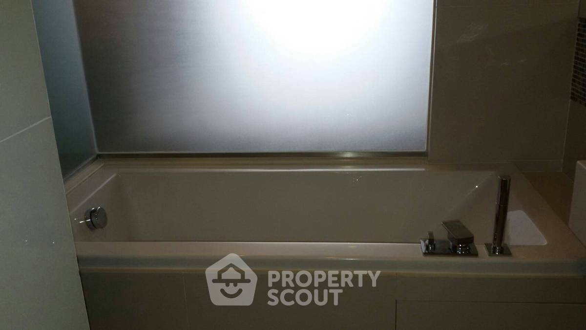 picture 1-BR Condo at Rhythm Sukhumvit 44/1 near BTS Phra Khanong (ID 886554) - 2/4