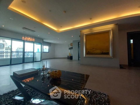 3-BR Condo at Sathorn Gardens near MRT Si Lom (ID 2067020)