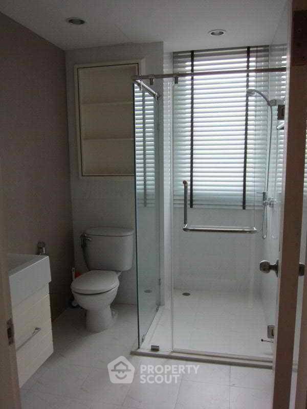 picture 2-BR Condo at Baan Siri 31 Condominium near MRT Sukhumvit (ID 513772) - 2/7