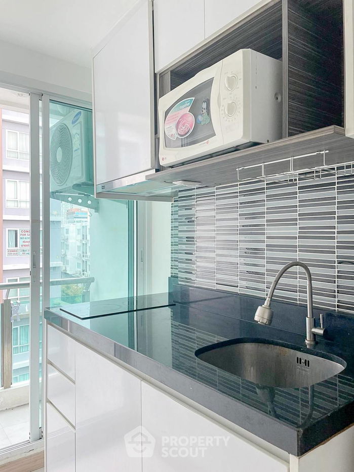 picture 1-BR Condo at Chateau In Town Ratchada 19 near MRT Ratchadaphisek (ID 972632) - 10/12