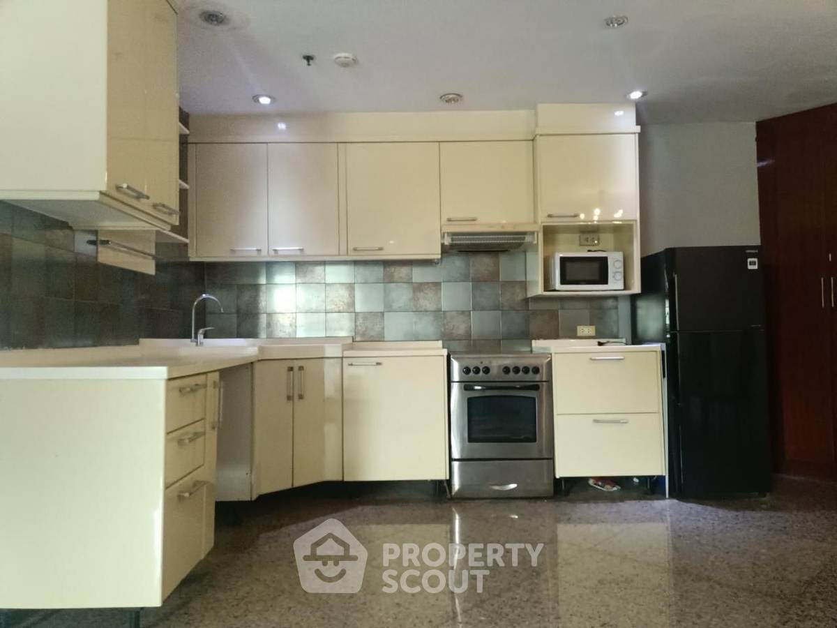 picture 2-BR Condo at Wittayu Complex near BTS Phloen Chit (ID 1932517) - 3/10