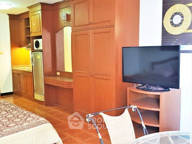 picture Studio Condo at Thep Thip Mansion Condominium close to Phratamnak (ID 1455866) - 8/12