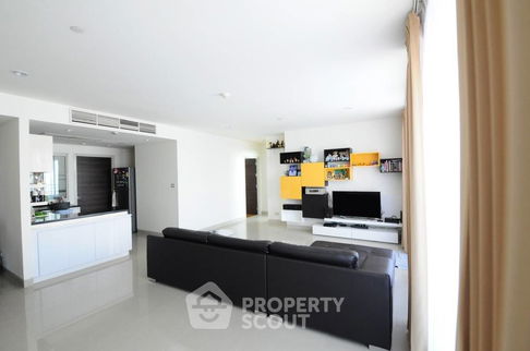 3-BR Condo at Watermark Chaophraya near BTS Krung Thon Buri (ID 996810)