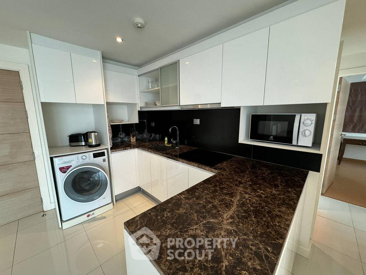 picture 2-BR Condo at Sunset Boulevard Residence 2 close to Phratamnak (ID 2056108) - 4/30