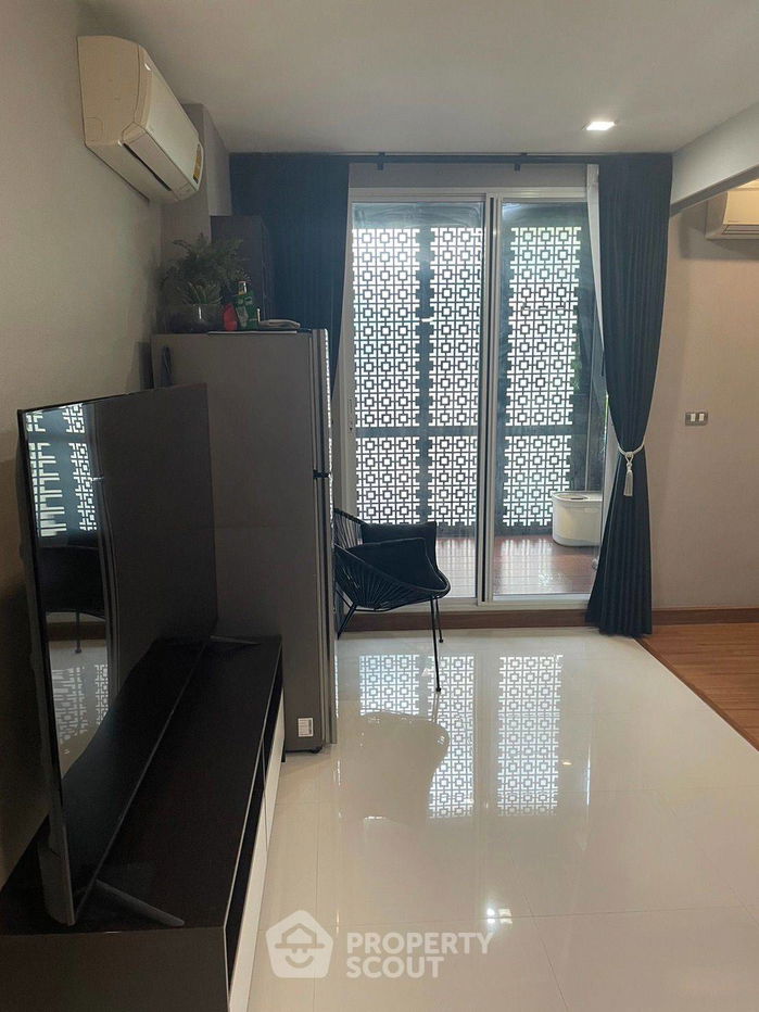 picture 1-BR Condo at Tree Condo Ekamai near BTS Ekkamai (ID 1353348) - 1/9