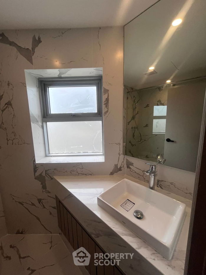 picture 3-BR Condo at All Seasons Mansion Condominium near BTS Phloen Chit (ID 1887608) - 10/16