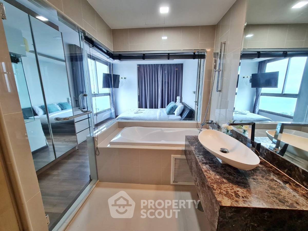 picture 2-BR Condo at The Peak Towers close to Phratamnak (ID 2137090) - 7/10