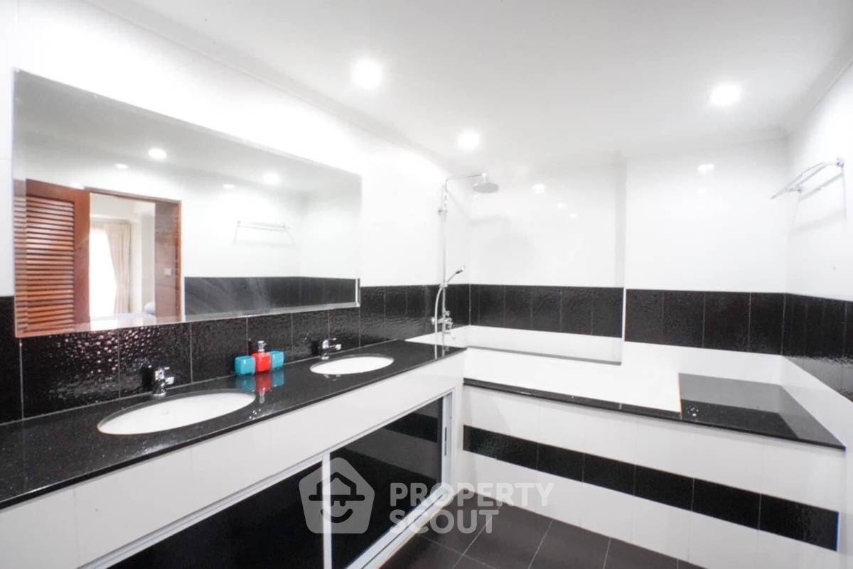 picture 2-BR Condo at View Talay 2 Condominium Jomtien close to Pattaya South (ID 2097605) - 22/22