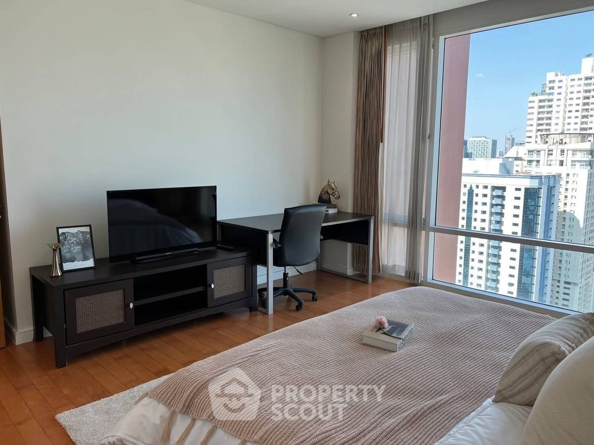 picture 2-BR Condo at Fullerton Sukhumvit near BTS Ekkamai (ID 1902501) - 8/20