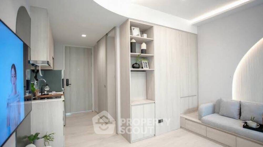picture Studio Condo at Reference Sathorn-Wongwianyai near BTS Wongwian Yai (ID 1137357) - 9/16