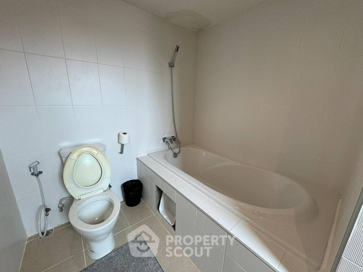 picture 2-BR Condo at Sunset Boulevard Residence 2 close to Phratamnak (ID 2056108) - 18/30