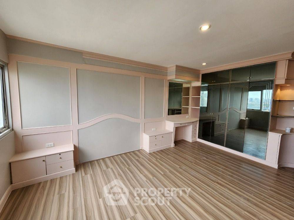 รูป คอนโด 4-ห้องนอน ที่ สายชล แมนชั่น ใกล้ BTS สะพานตากสิน (ID 985387) - รูปที่ 3/17