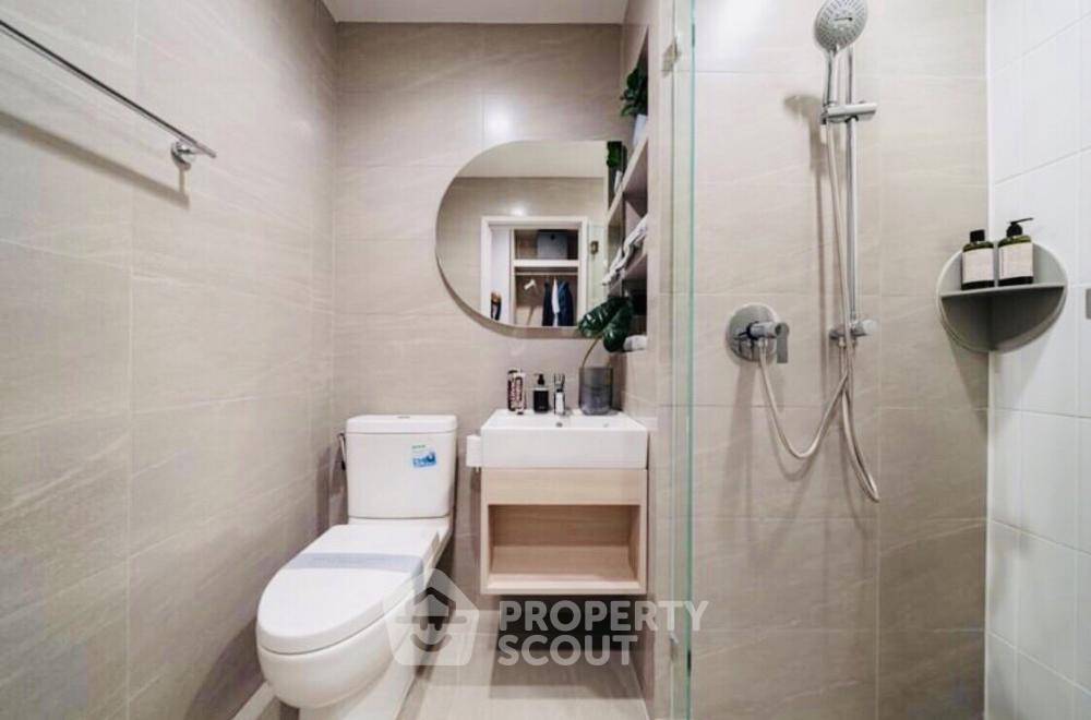 picture Studio Condo at Reference Sathorn-Wongwianyai near BTS Wongwian Yai (ID 1137357) - 12/16