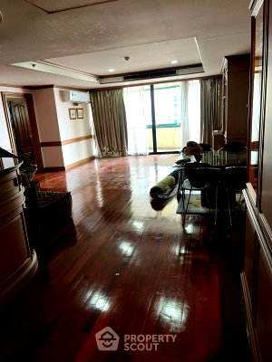 ขายคอนโด : คอนโด 2-ห้องนอน ที่ ลาส โคลินาส ใกล้ BTS อโศก (ID 1911958)