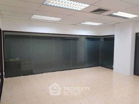 1-BR Condo at Omni Tower near BTS Nana (ID 1512668)