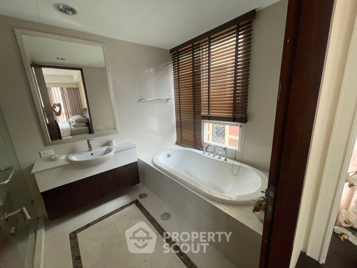 picture 2-BR Condo at The Oleander near BTS Nana (ID 2139854) - 14/25