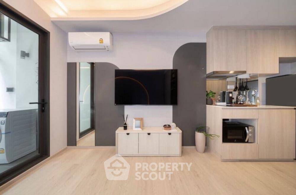 picture Studio Condo at Reference Sathorn-Wongwianyai near BTS Wongwian Yai (ID 1137357) - 7/16