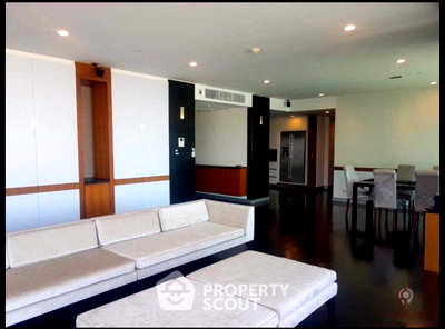 Condos for sale : 4-BR Condo at Watermark Chaophraya near BTS Krung Thon Buri (ID 511563)