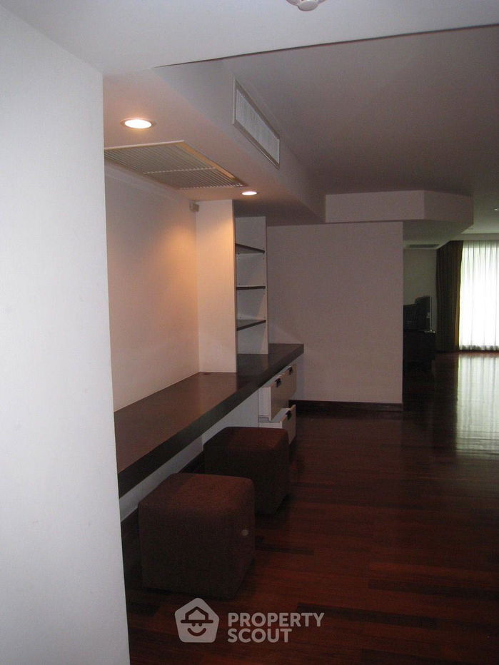 picture 2-BR Condo at Urbana Sukhumvit 15 near BTS Nana (ID 2094703) - 4/7