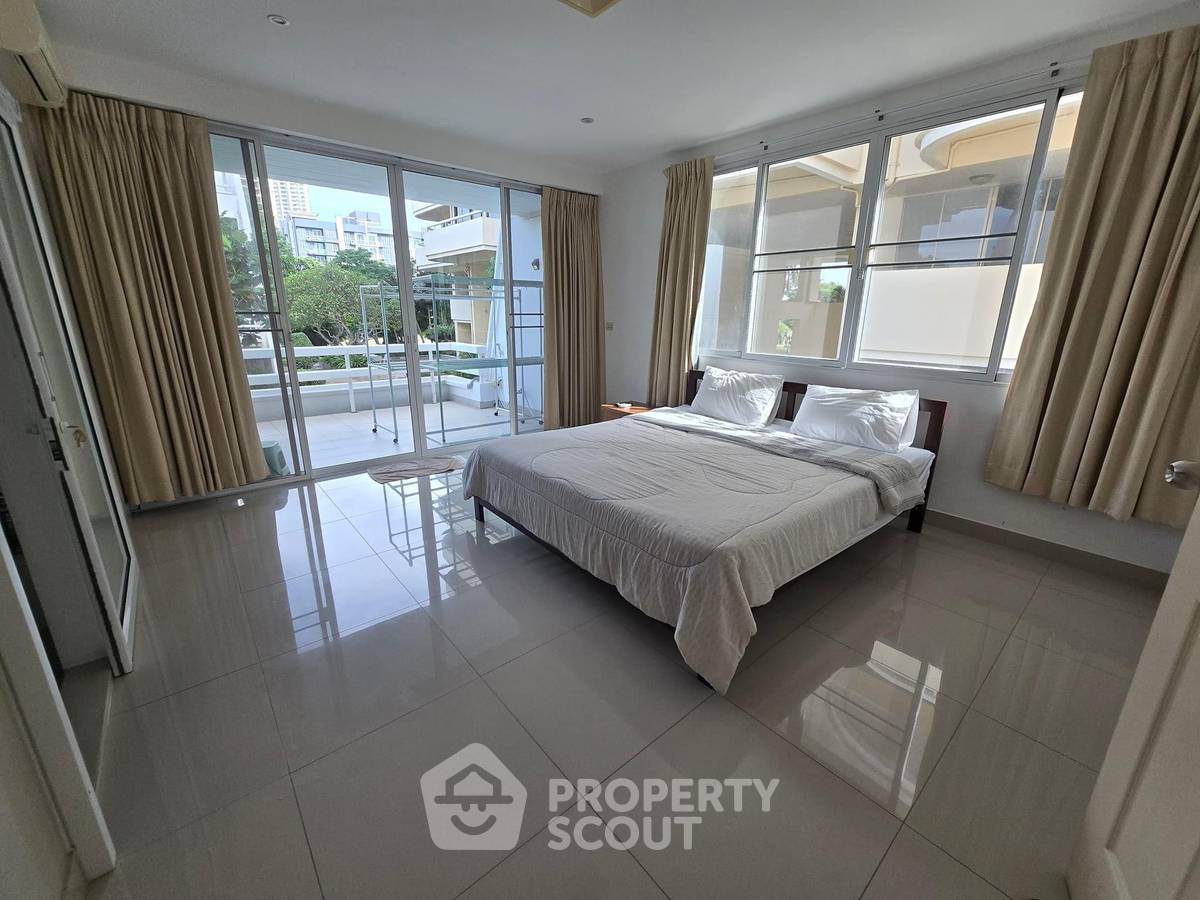 picture 4-BR Condo at Chom Talay Resort Condominium close to Pattaya (ID 1885768) - 25/30