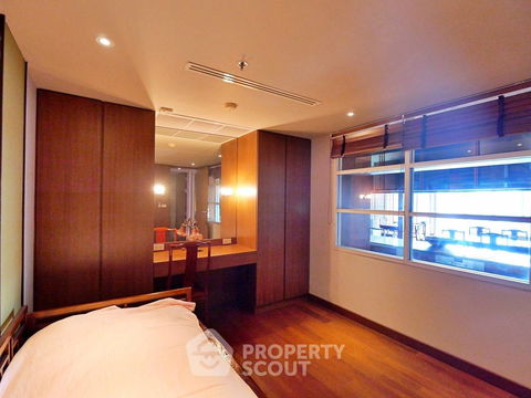 2-BR Condo at Baan Sathorn Chaopraya near BTS Krung Thon Buri (ID 1930592)