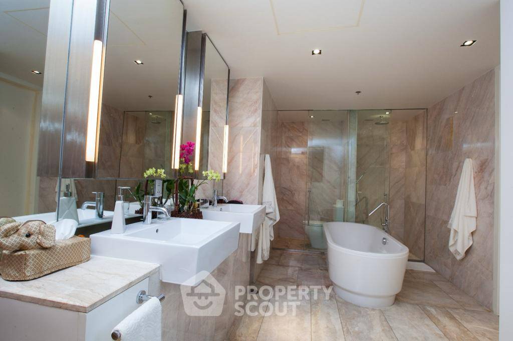 picture 4-BR Condo at The Met Sathorn near BTS Chong Nonsi (ID 1475363) - 10/21