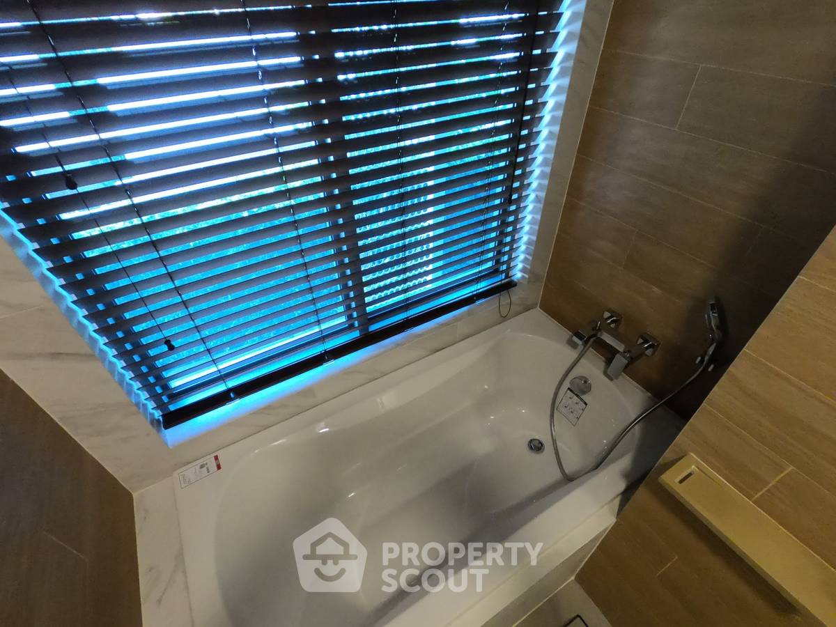 picture 2-BR Condo at Taka Haus Ekamai 12 near BTS Ekkamai (ID 530907) - 7/18