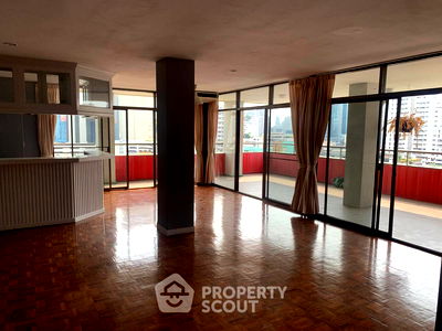 Condos for sale : 3-BR Condo at Baan Prida Condominium near BTS Nana (ID 1502222)