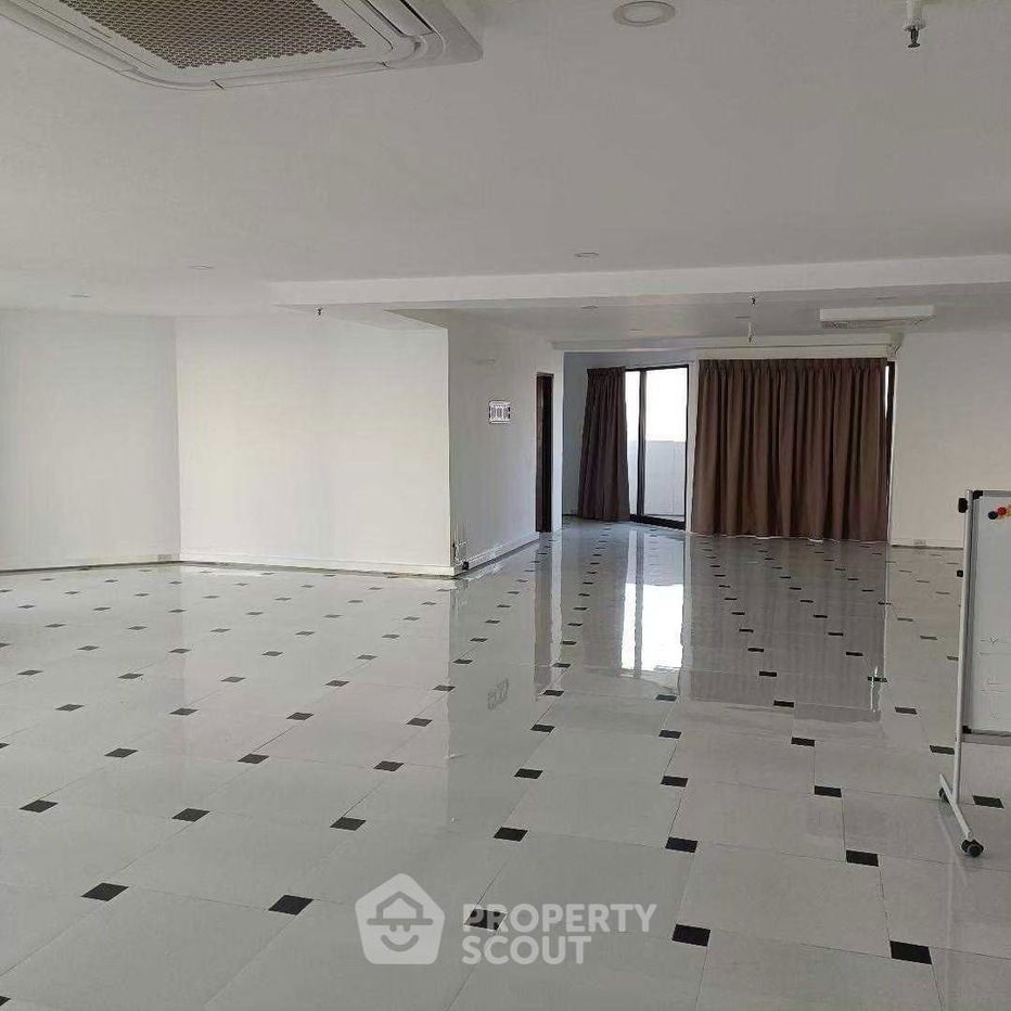 รูป คอนโด 8-ห้องนอน ที่ พาราไดซ์ คอนโดมิเนียม ใกล้ หาดจอมเทียน (ID 2168047) - รูปที่ 31/34