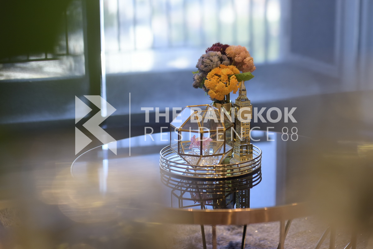picture Luxuriously Elevated Unit RHYTHM Sukhumvit 44/1 near BTS Phra Khanong - 1/10