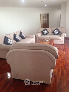 3-BR Condo at Ruamsuk Condominium near BTS Thong Lor (ID 510609)