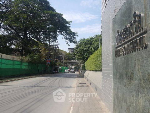 3-BR Condo at Baan Somthavil Condominium near BTS Ratchadamri (ID 1065713)