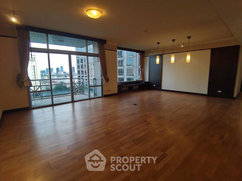 Condos for sale : 3-BR Condo at All Seasons Mansion Condominium near BTS Phloen Chit (ID 1938348)