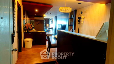 Condos for sale : 1-BR Condo at Nusa State Tower Condominium near BTS Saphan Taksin (ID 1856075)